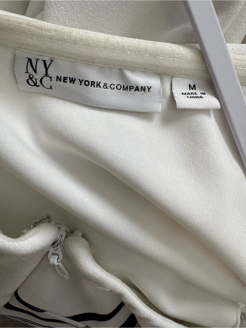 New York & Company White Wide-Leg Pants with Black Graphic and Red Accent Size M - Picture 5 of 6